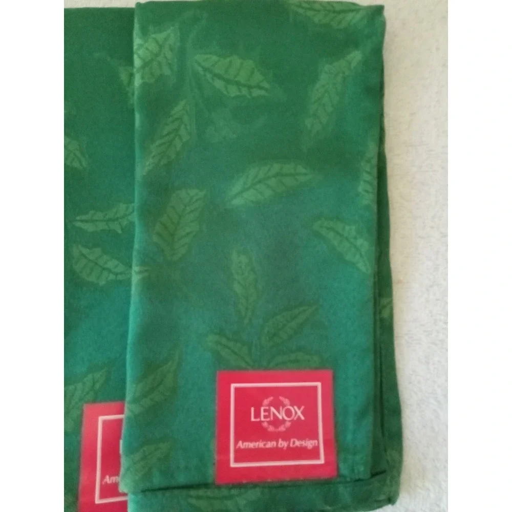 Lenox Green Holly Damask Set of 6 Napkins 18